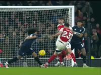 开云体育下载-阿森纳后卫关键截断，助球队赢得比赛的简单介绍