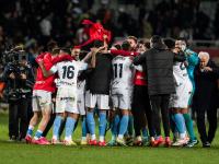 开云体育下载-足球盛宴火爆进行，球场观众为胜利欢呼的简单介绍