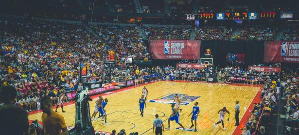 开云体育APP下载-赛道上的逆袭，索伯车队轻取红牛，维斯塔潘高光表现背后的故事