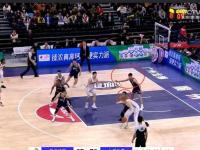 开云体育-智慧比拼！篮球赛场战术对决