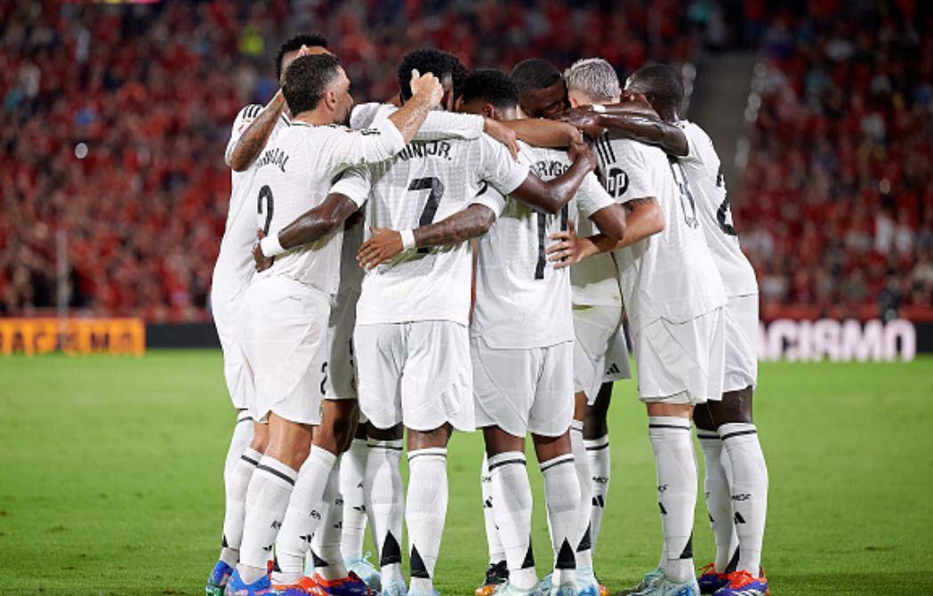 皇马全队备战欧冠,冲刺西甲头名 皇马全队备战欧冠,冲刺西甲头名