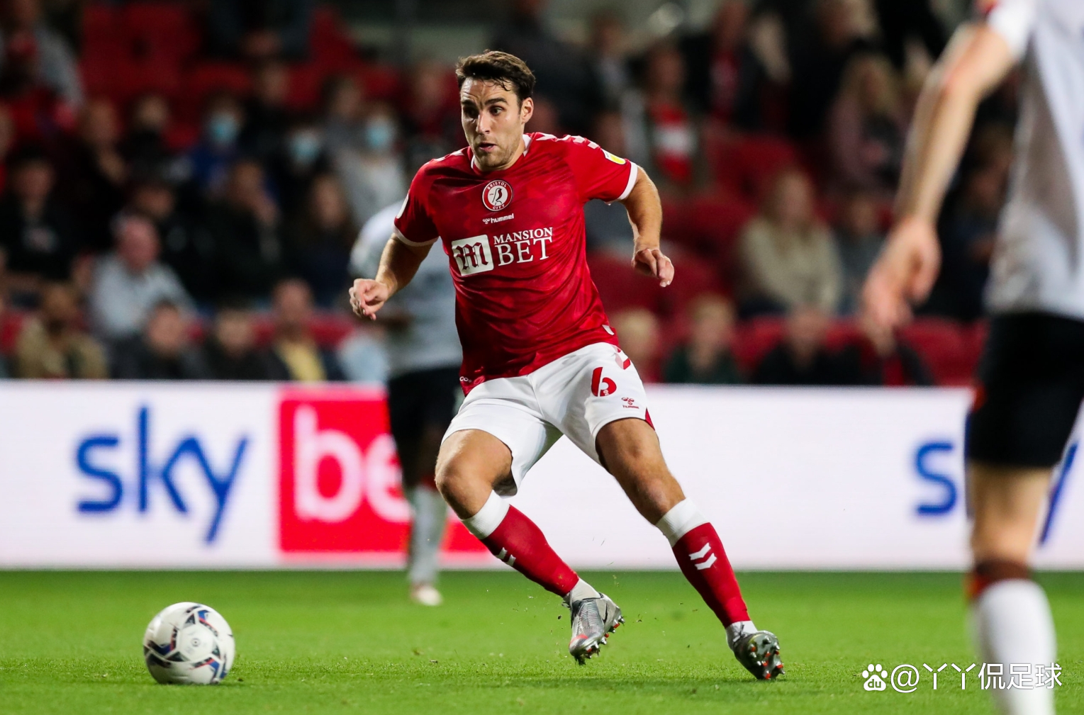 足球场上的风云变幻,球队实力逐步显现的简单介绍 足球场上的风云变幻,球队实力逐步显现的简单介绍