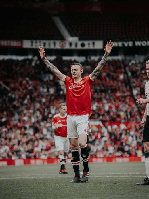 关于欧洲足坛传奇名宿重返球场为慈善比赛的信息