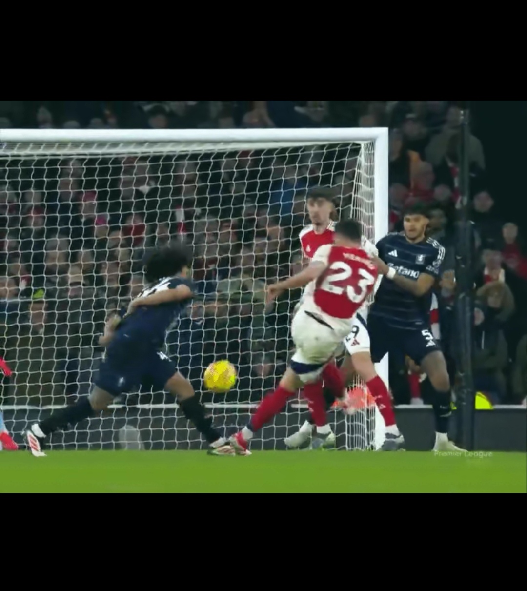 阿森纳后卫关键截断,助球队赢得比赛的简单介绍 阿森纳后卫关键截断,助球队赢得比赛的简单介绍