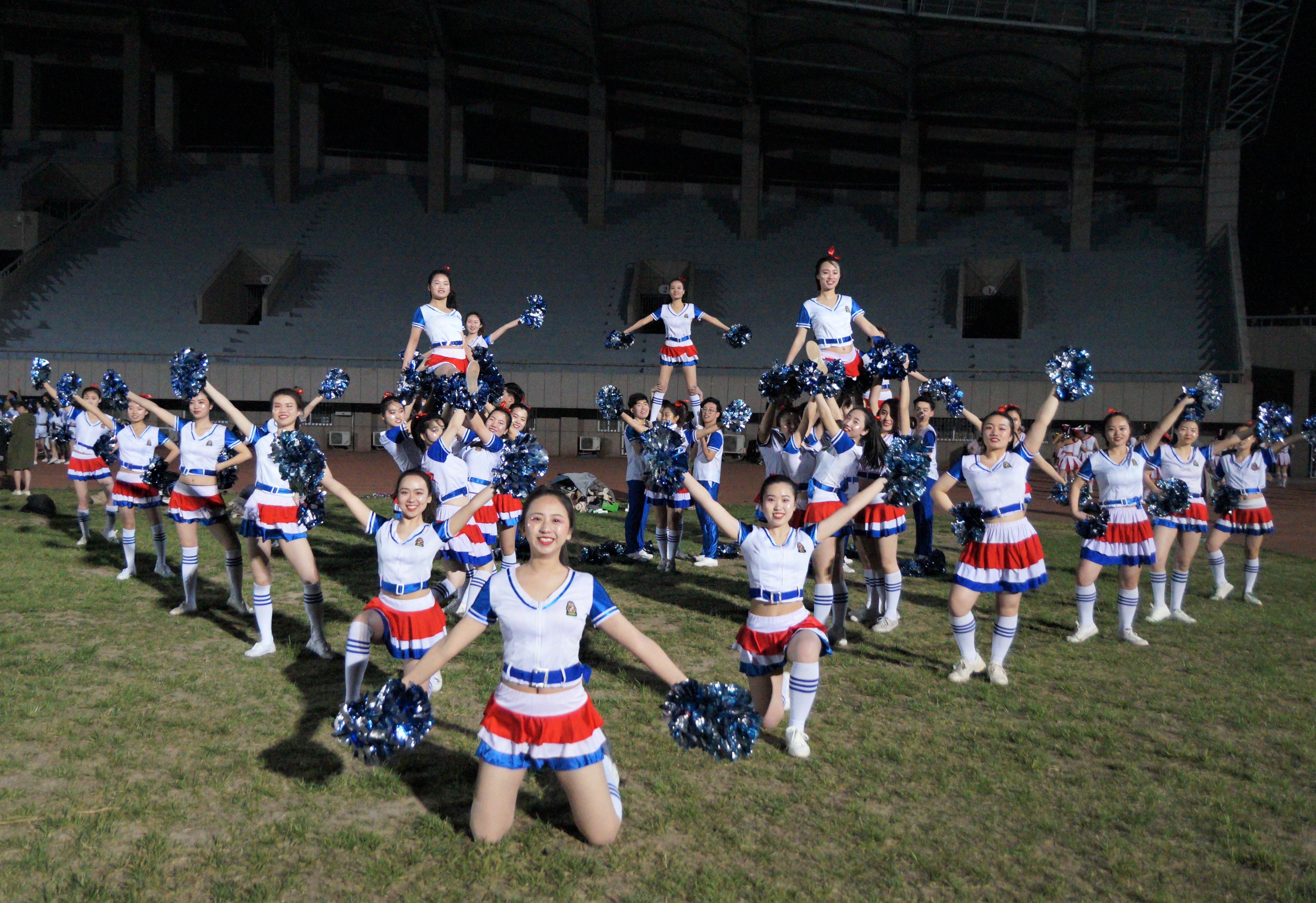 包含魅力无限!选手彰显实力,勇往直前的词条 包含魅力无限!选手彰显实力,勇往直前的词条