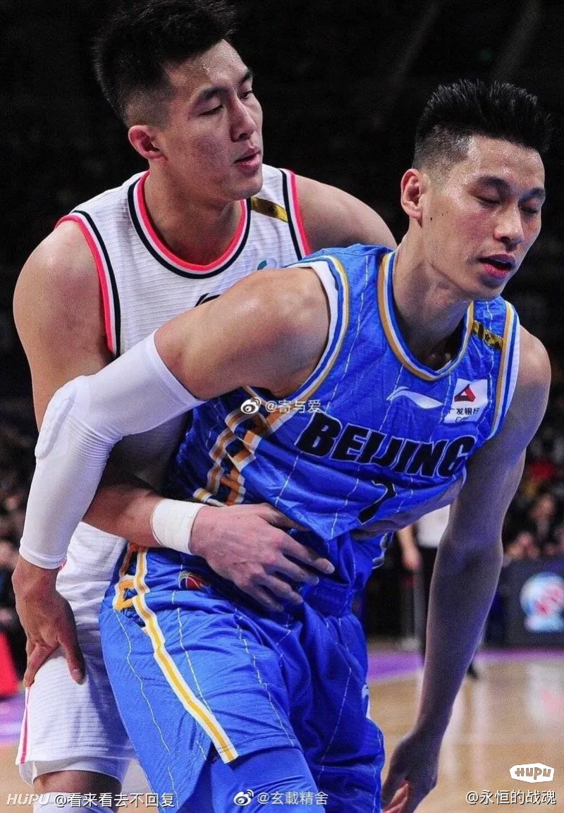 局势紧张!双方战队谁能在场上占据优势 局势紧张!双方战队谁能在场上占据优势