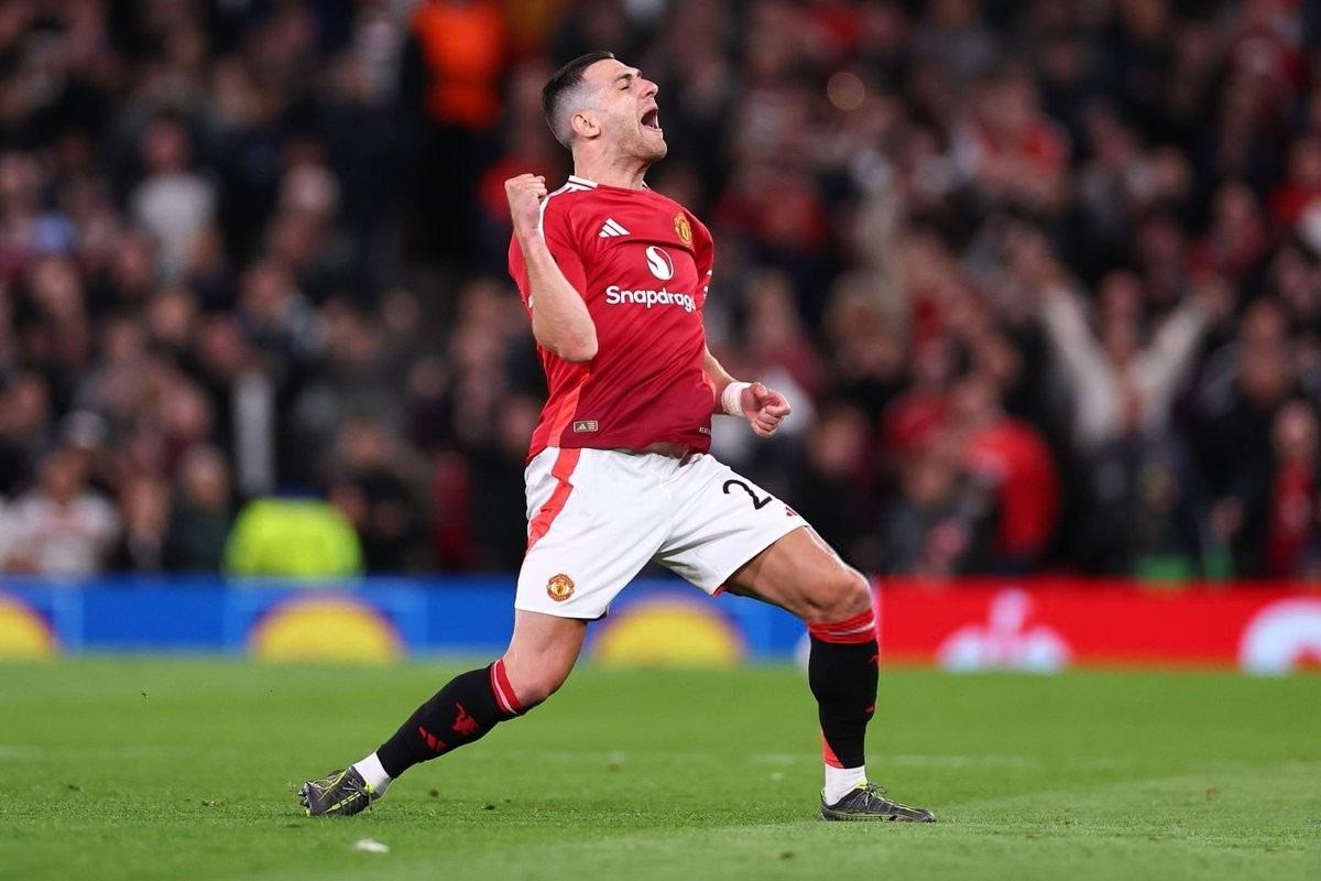 曼联主场轻松拿下，继续稳健追赶前场的简单介绍