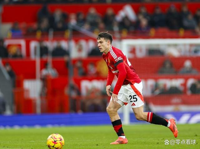 曼联主场轻松拿下，继续稳健追赶前场的简单介绍