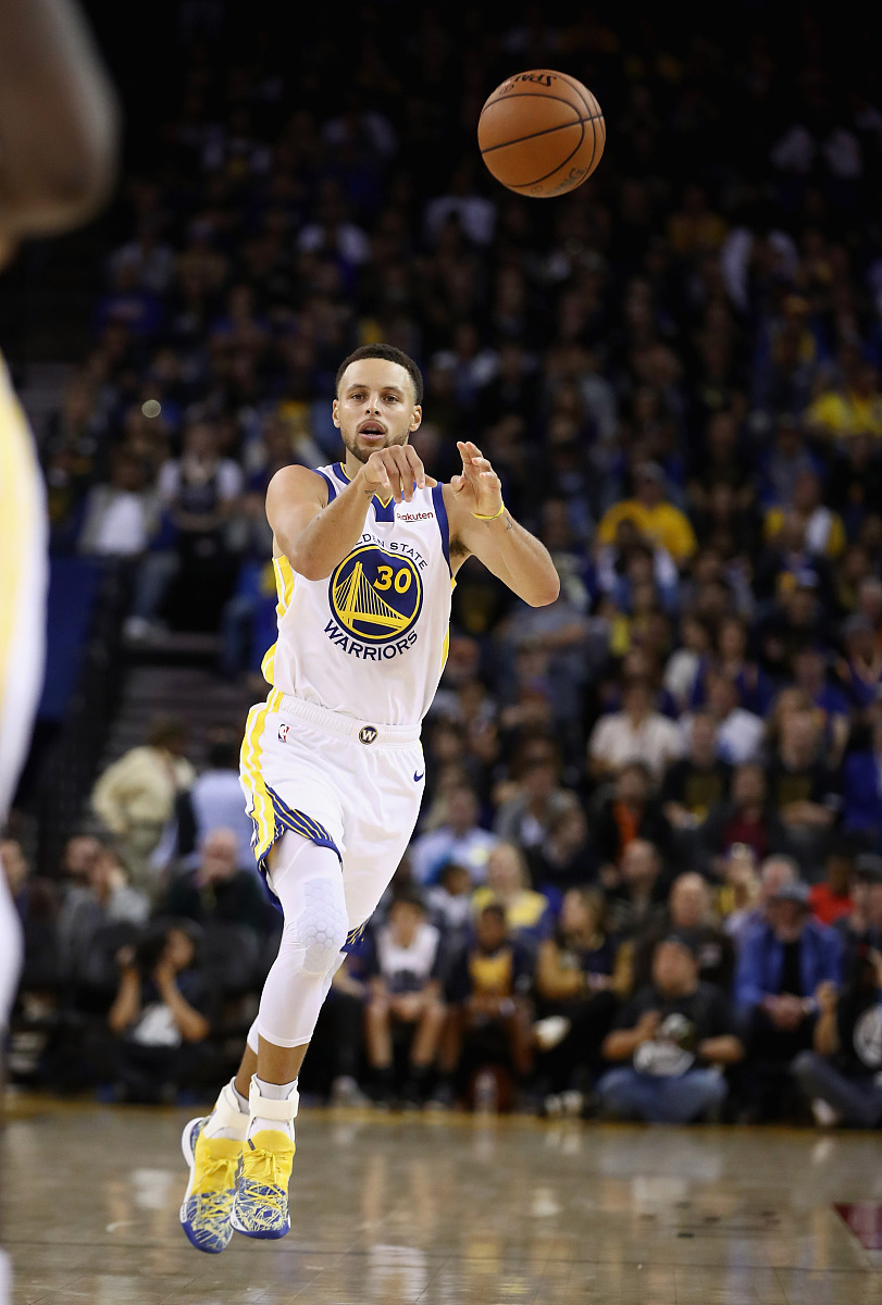 包含独行侠翻盘北京队，库里刷新纪录的词条