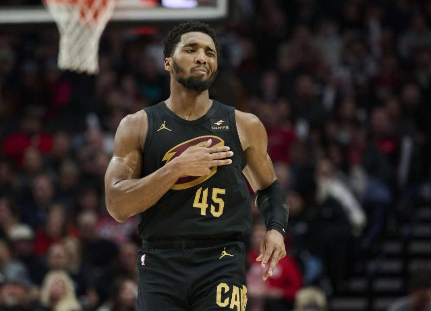 雄鹿横扫骑士，乔治刷新纪录