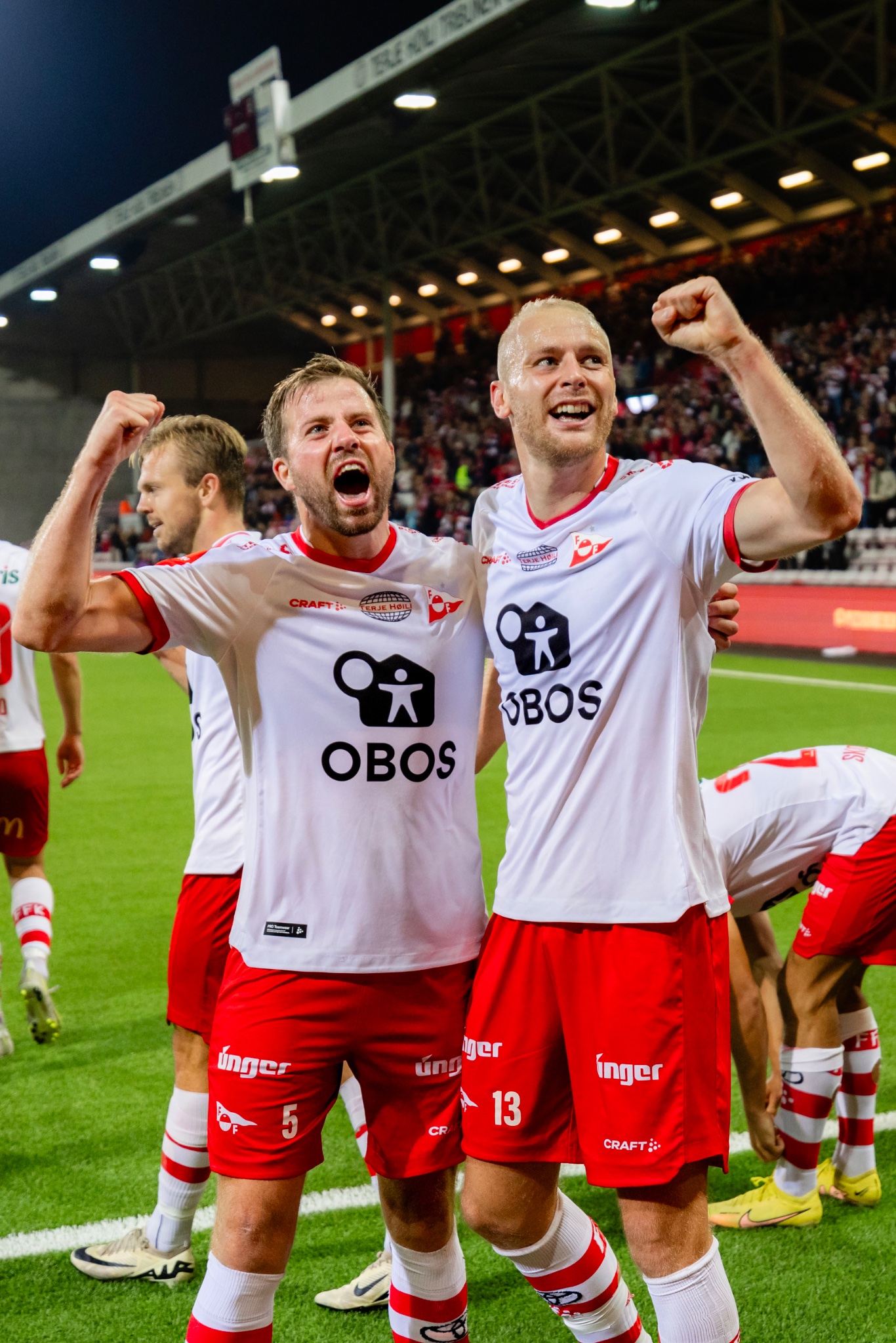 包含纷纷涌现！欧洲年轻球员快马加鞭厉兵秣马的词条