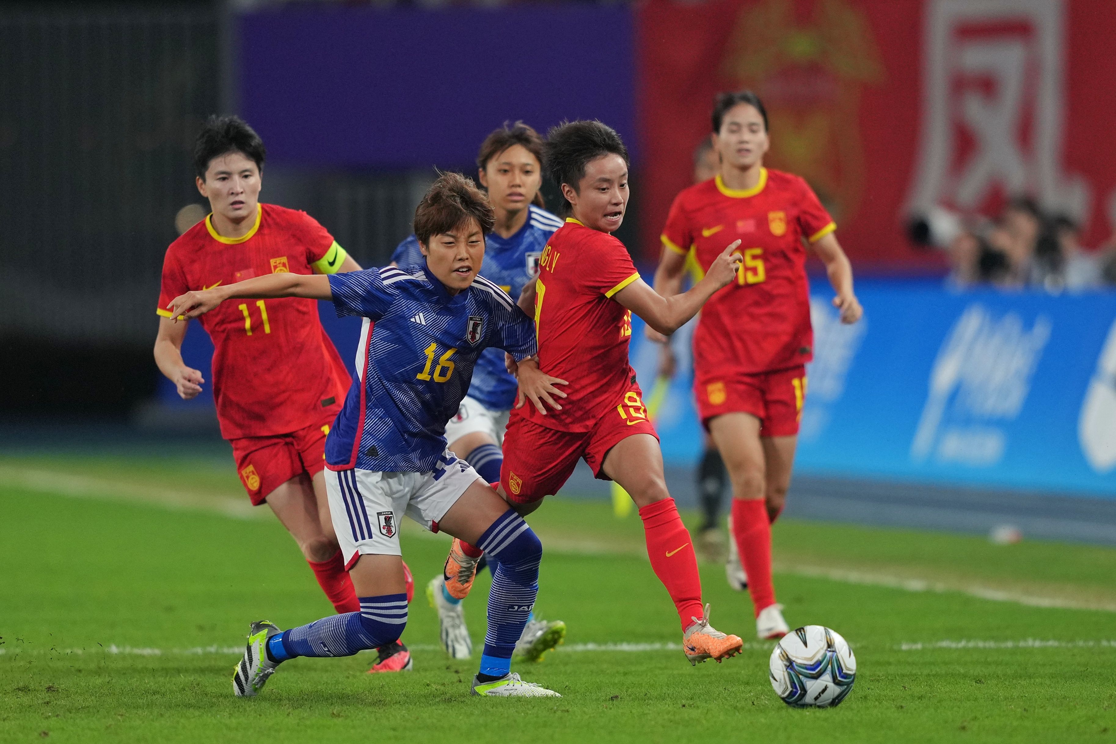 包含亚洲杯比赛中，中国女足一路领跑的词条