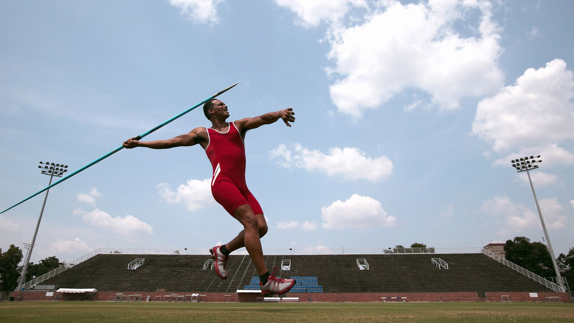 鹰击长空，王权更迭，NBA总决赛史诗对决见证新王诞生