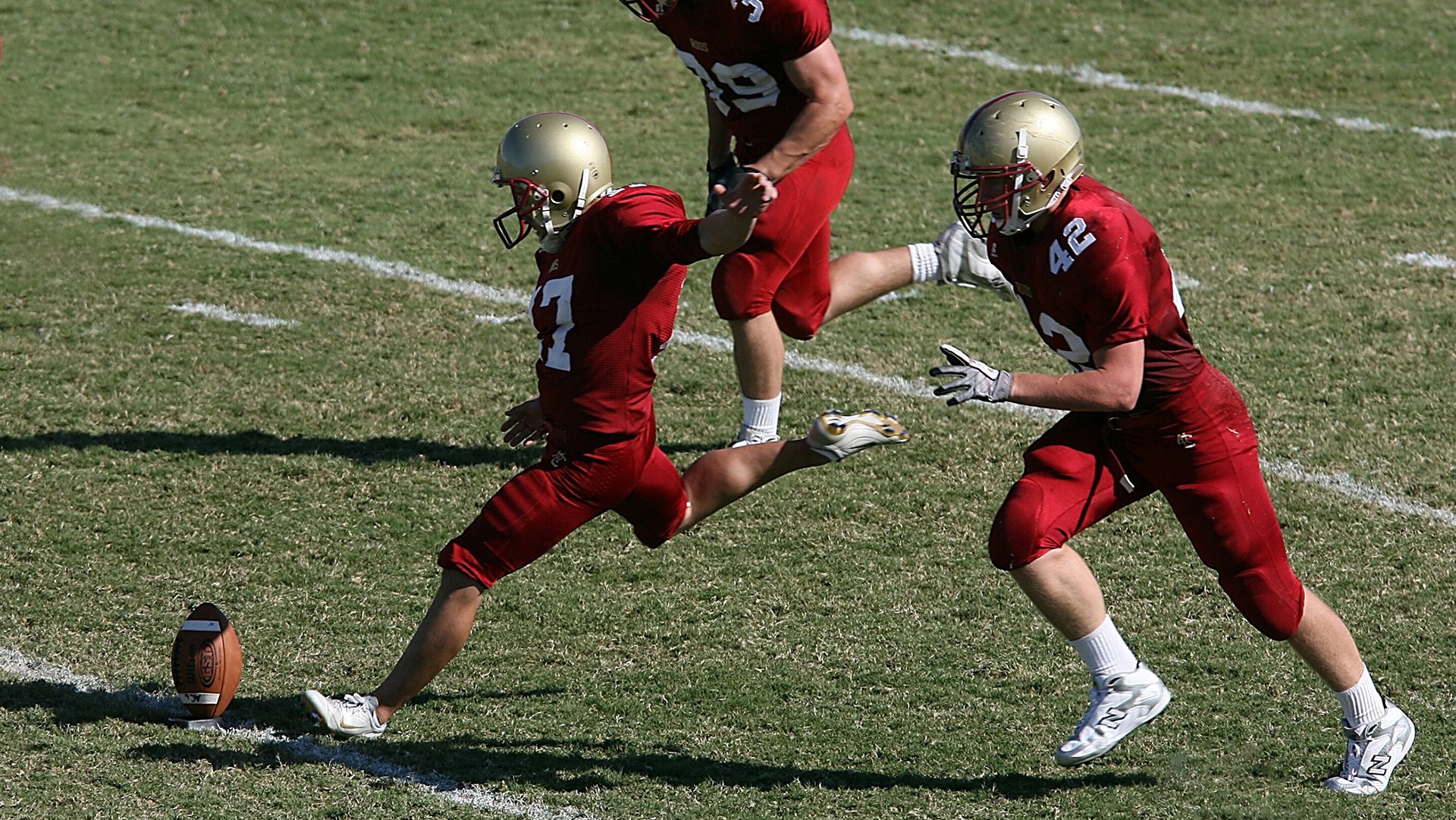 赛道与球场，当F1争冠之夜遇见恩比德的统治力