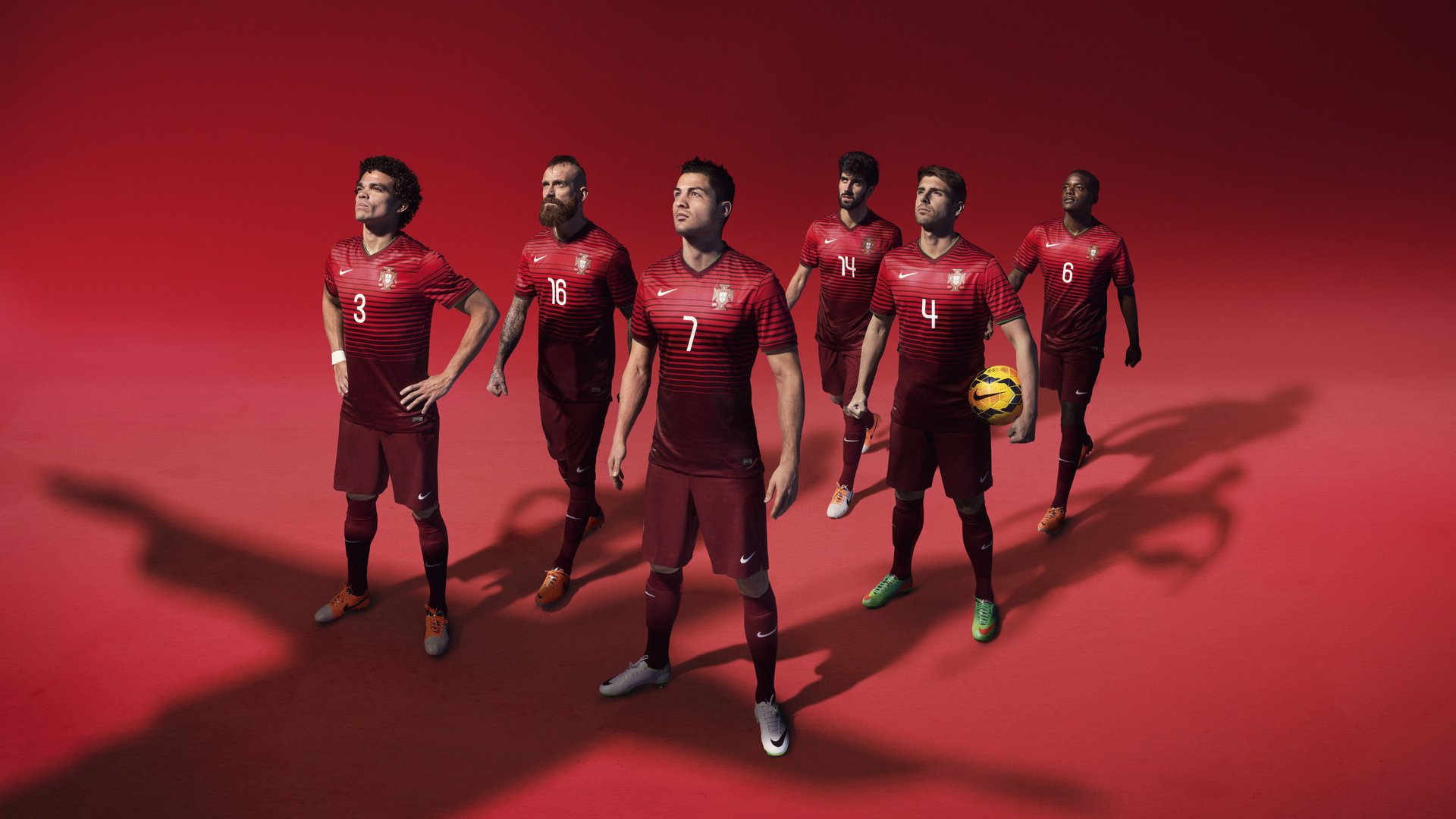 拉沃尔杯的绝境回响，德约科维奇关键制胜，险胜法网的荣耀余音